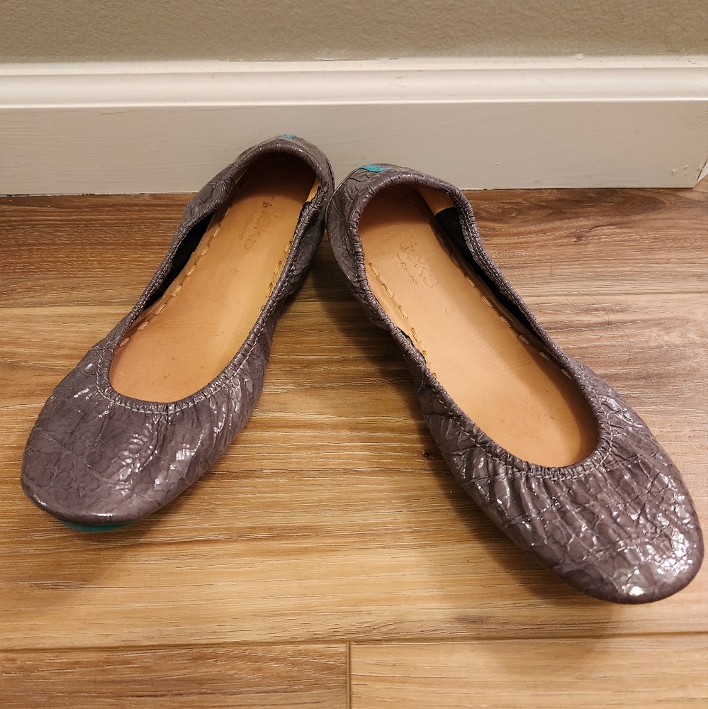 Grey leather Tieks (8)